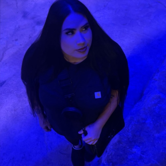 Meet your Posher, Katie - Picture 1 of 4